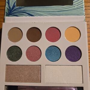 Laura Sanchez Moods Vibrant Eyeshadow Palette